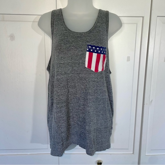 University of Dayton UD American Flag Patriotic Breast Pocket Gray Tank Top S - Picture 3 of 9